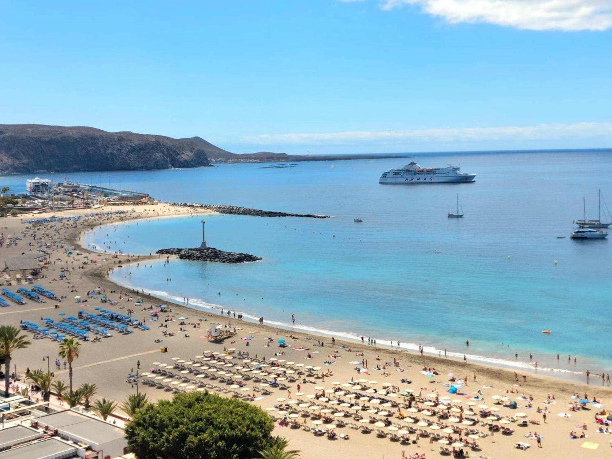 Few Steps From The Beach Hostel In Los Cristianos Арона Екстериор снимка