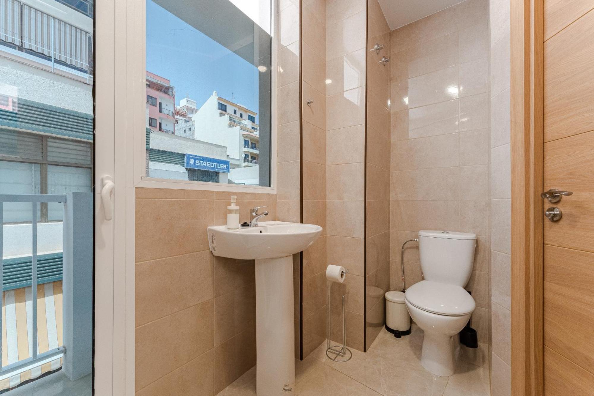 Few Steps From The Beach Hostel In Los Cristianos Арона Екстериор снимка