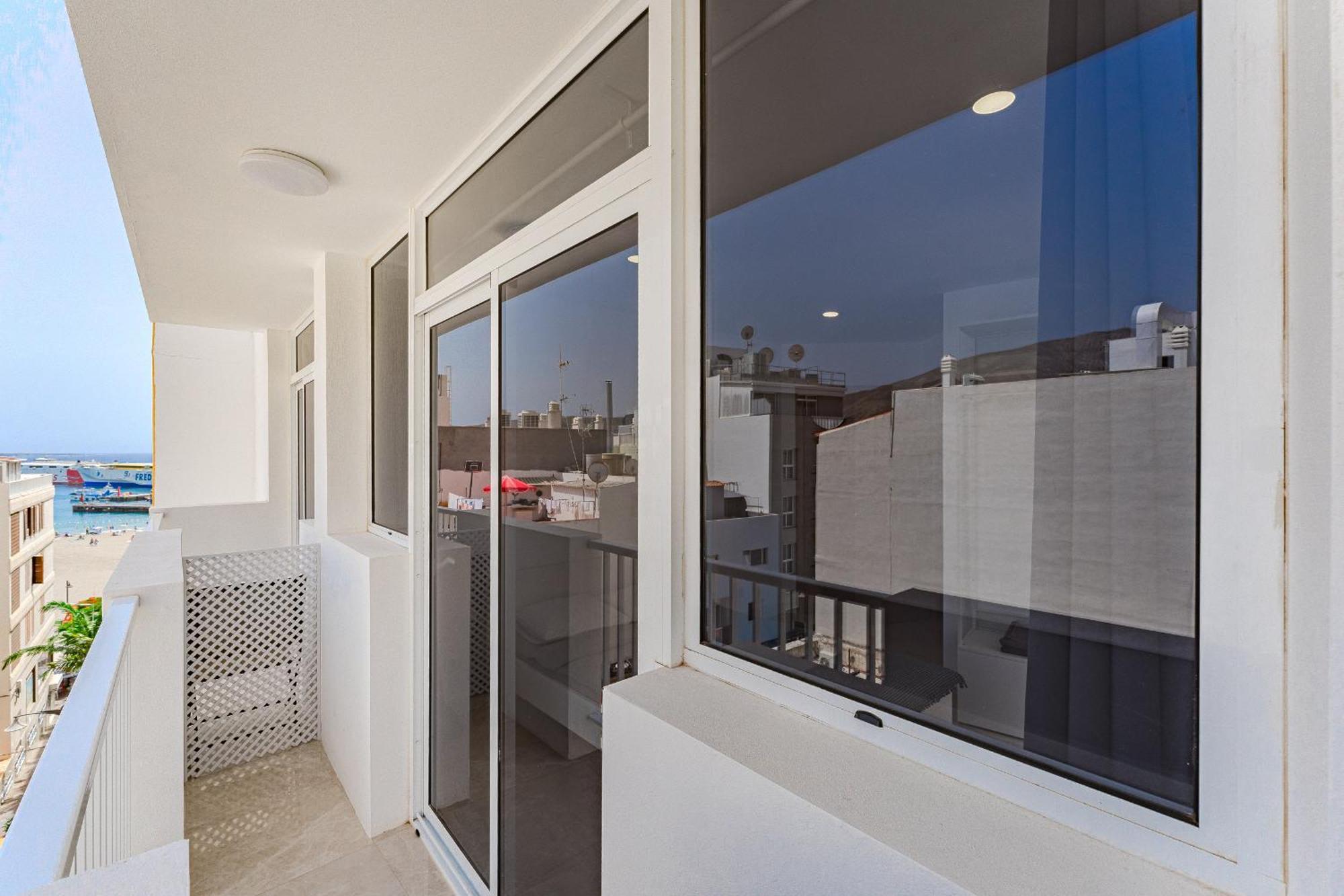 Few Steps From The Beach Hostel In Los Cristianos Арона Екстериор снимка