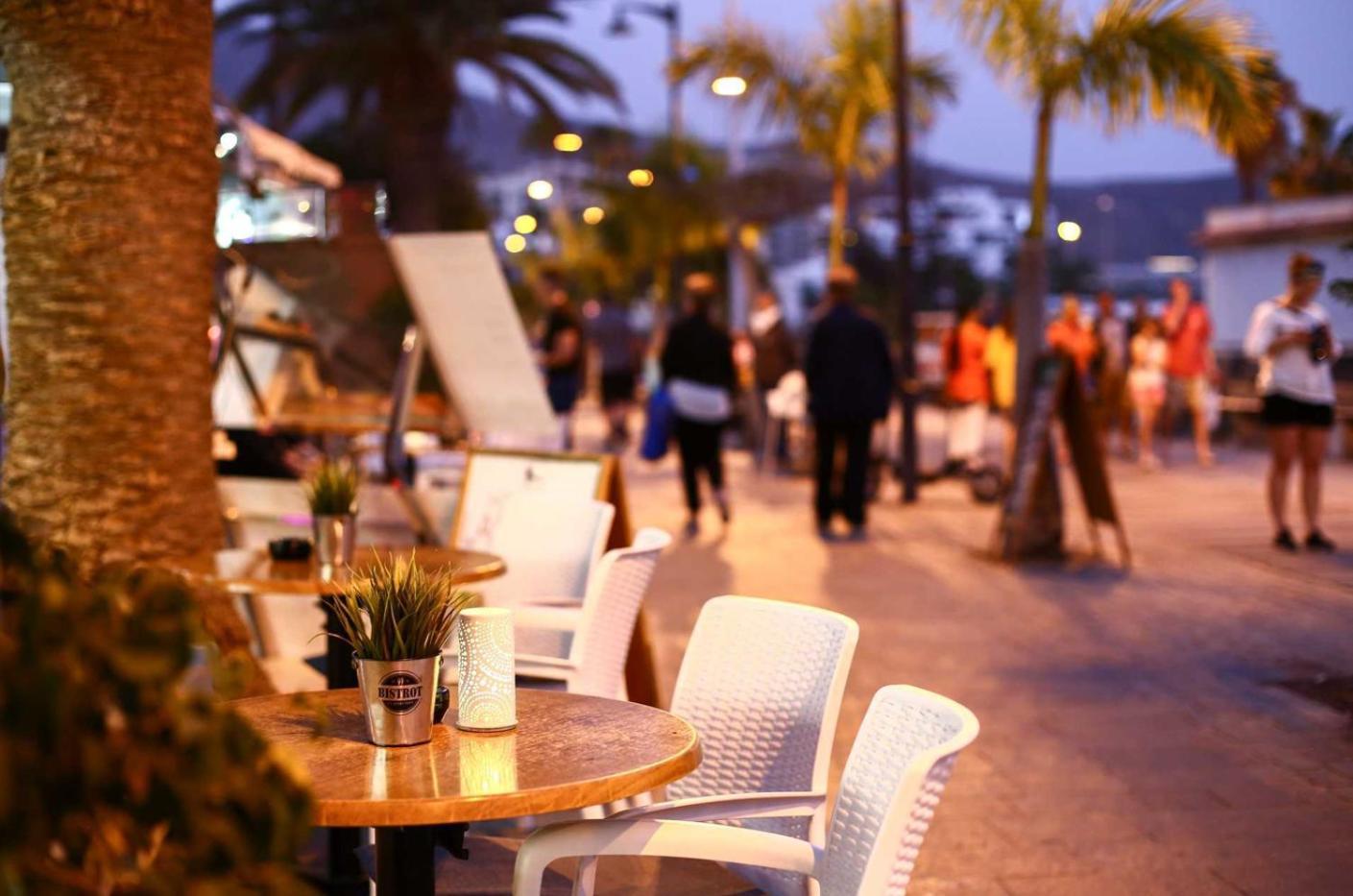 Few Steps From The Beach Hostel In Los Cristianos Арона Екстериор снимка