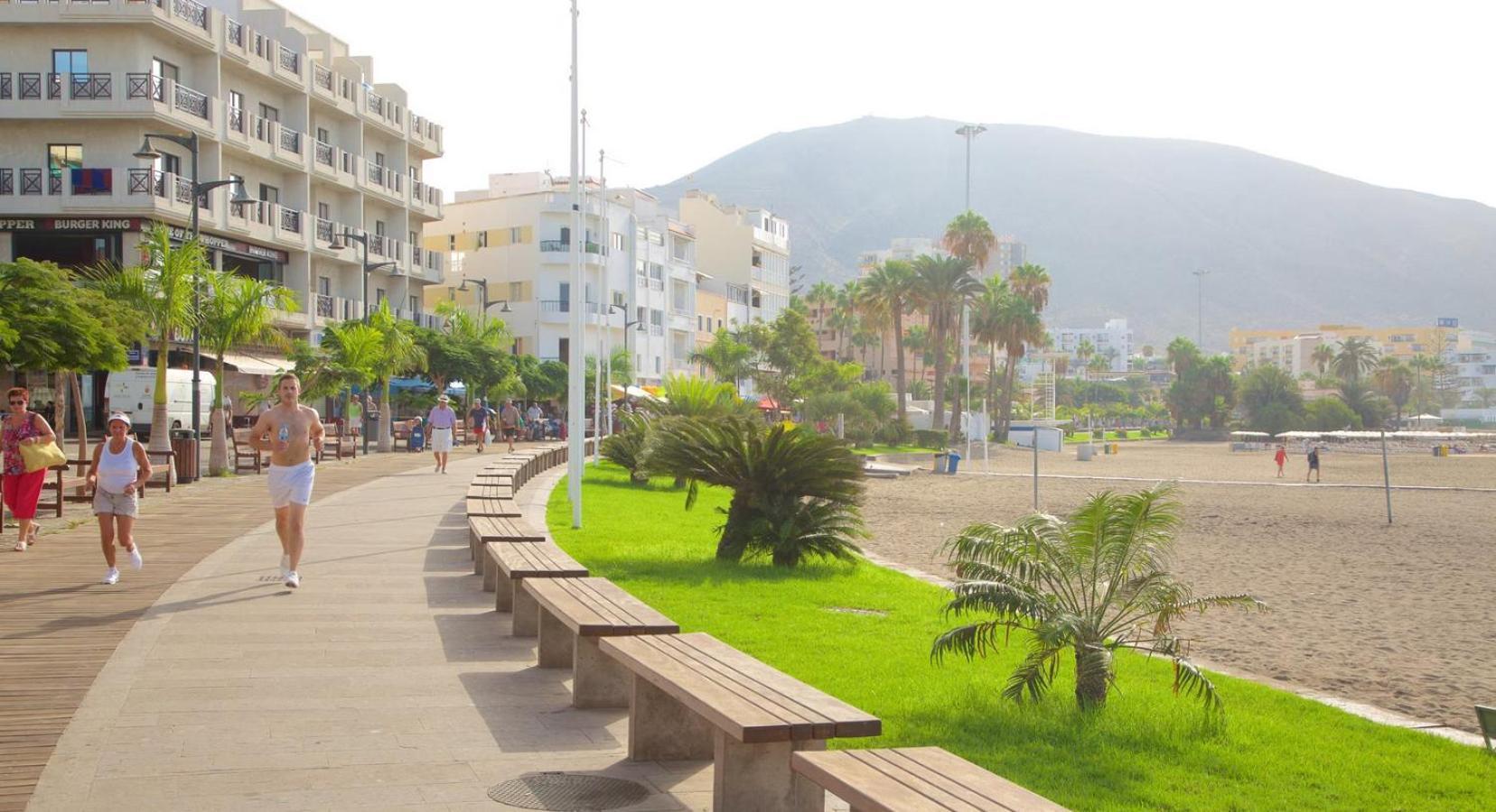 Few Steps From The Beach Hostel In Los Cristianos Арона Екстериор снимка