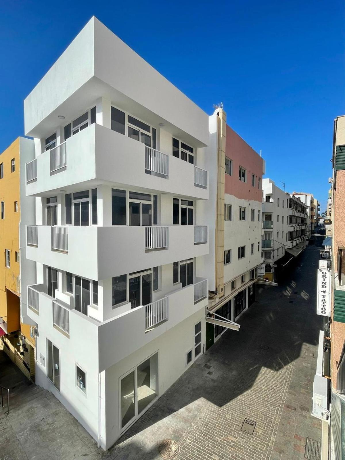 Few Steps From The Beach Hostel In Los Cristianos Арона Екстериор снимка